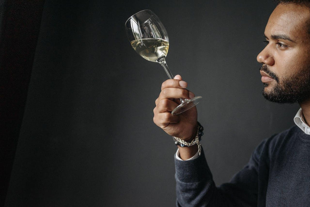 Sumiller: todo lo que necesita saber sobre la profesión - Wine.com.mx